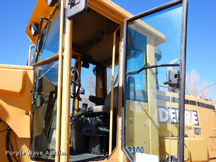 image for item DN6321 2001 John Deere 770CH  motor grader