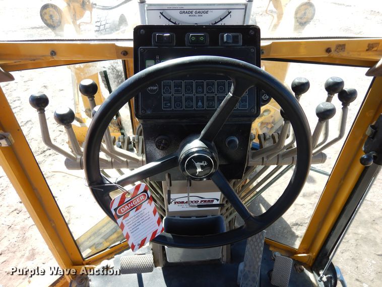 image for item DN6321 2001 John Deere 770CH  motor grader