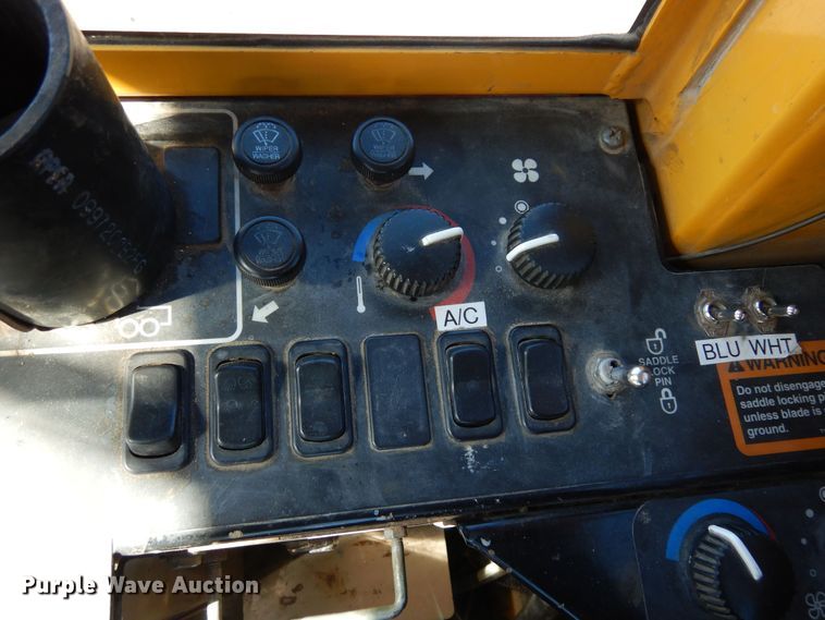 image for item DN6321 2001 John Deere 770CH  motor grader