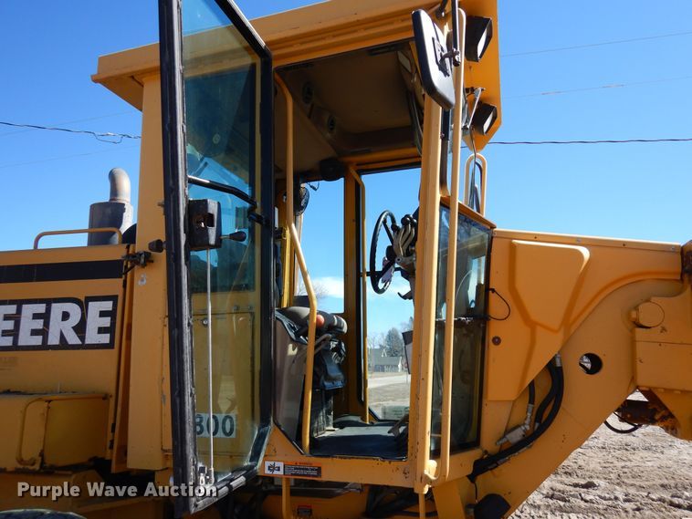 image for item DN6321 2001 John Deere 770CH  motor grader