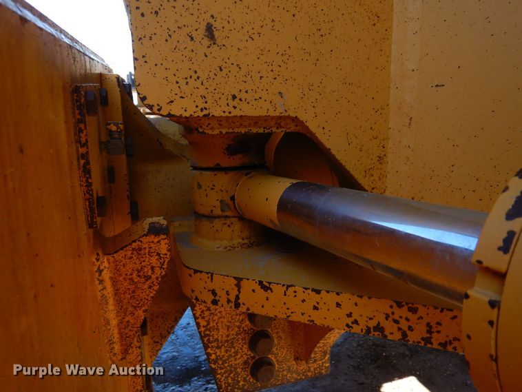 image for item DN6321 2001 John Deere 770CH  motor grader