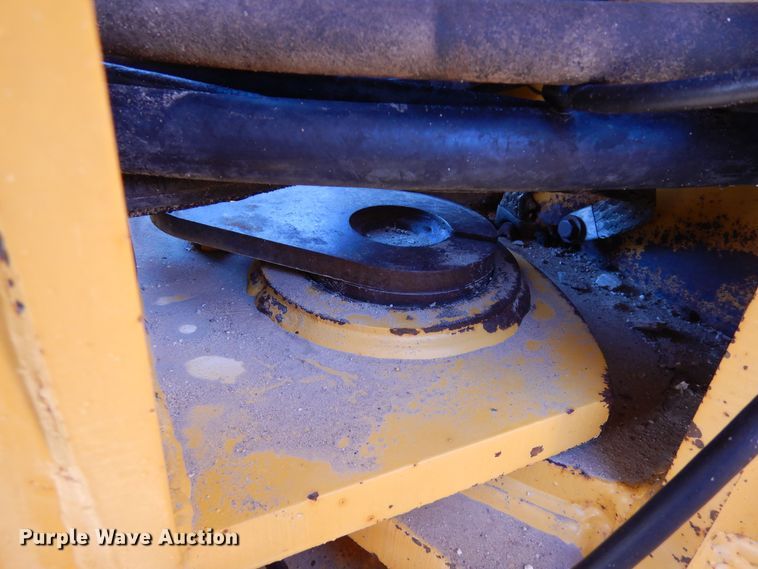 image for item DN6321 2001 John Deere 770CH  motor grader