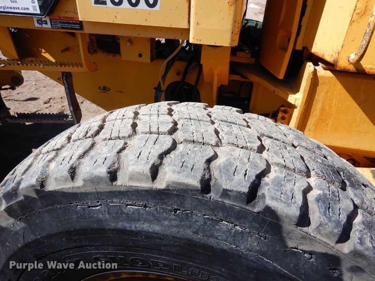 image for item DN6321 2001 John Deere 770CH  motor grader