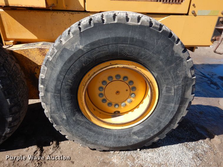 image for item DN6321 2001 John Deere 770CH  motor grader