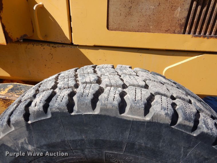 image for item DN6321 2001 John Deere 770CH  motor grader