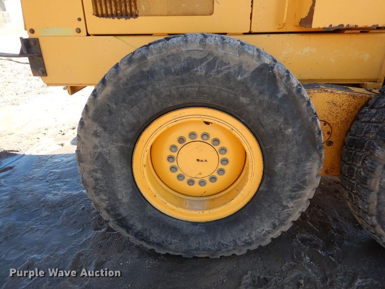 image for item DN6321 2001 John Deere 770CH  motor grader