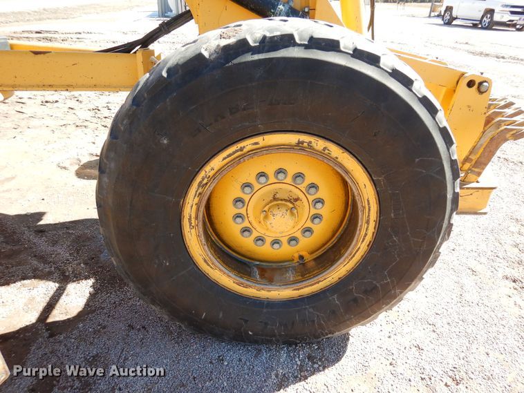 image for item DN6321 2001 John Deere 770CH  motor grader