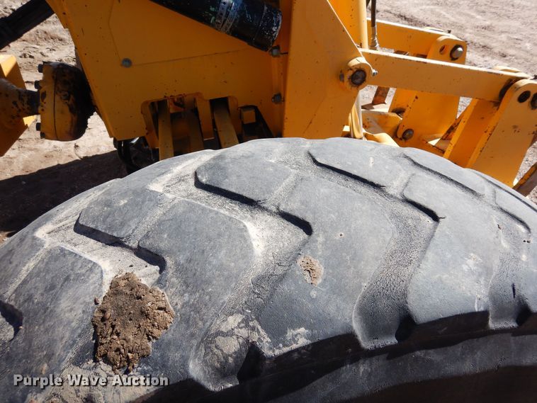 image for item DN6321 2001 John Deere 770CH  motor grader