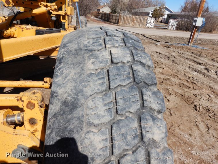 image for item DN6321 2001 John Deere 770CH  motor grader