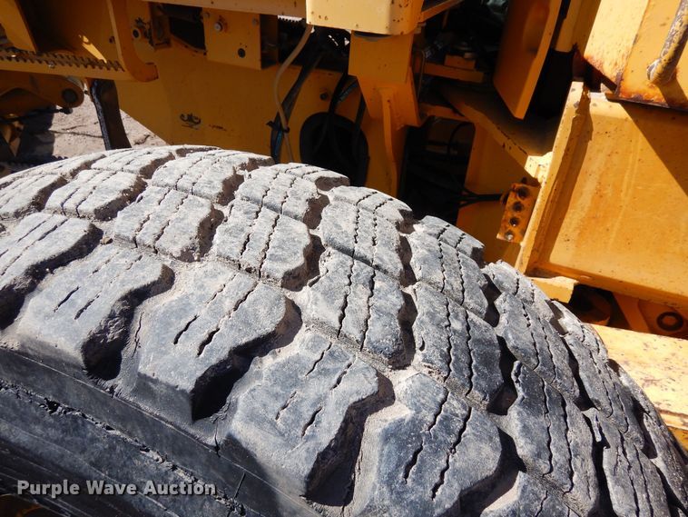 image for item DN6321 2001 John Deere 770CH  motor grader