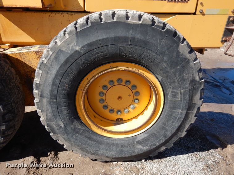 image for item DN6321 2001 John Deere 770CH  motor grader