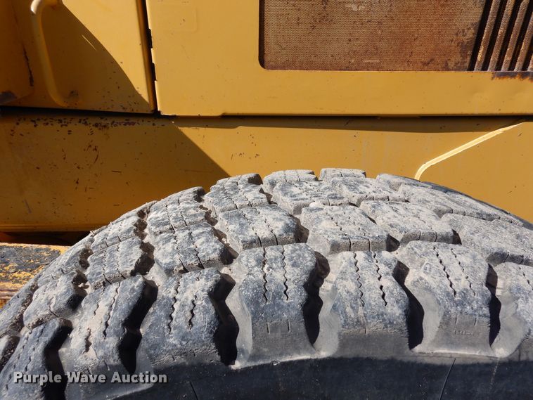 image for item DN6321 2001 John Deere 770CH  motor grader