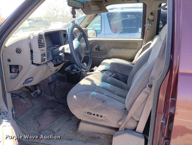 image for item DN6345 1999 GMC Suburban 1500  SUV