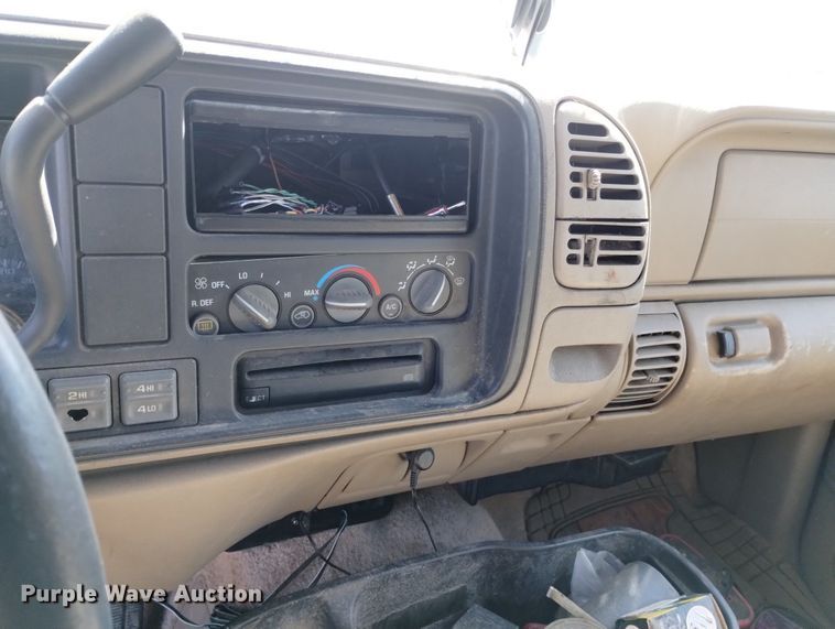 image for item DN6345 1999 GMC Suburban 1500  SUV