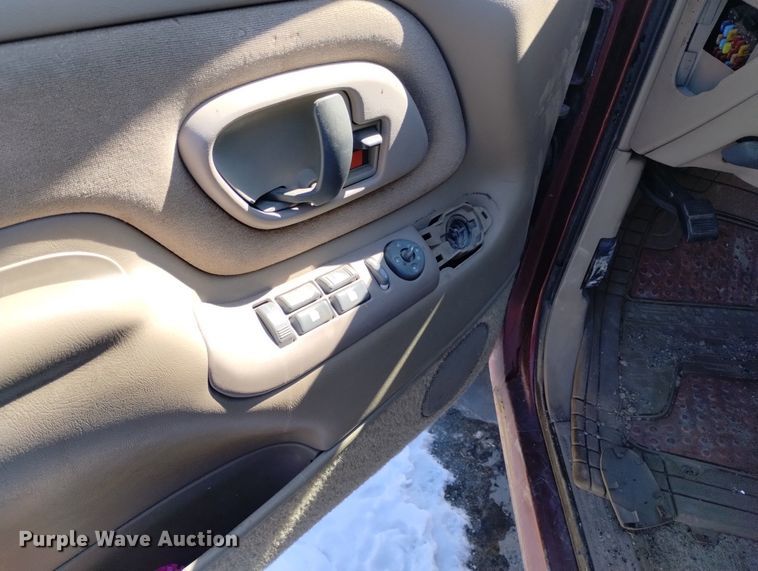 image for item DN6345 1999 GMC Suburban 1500  SUV