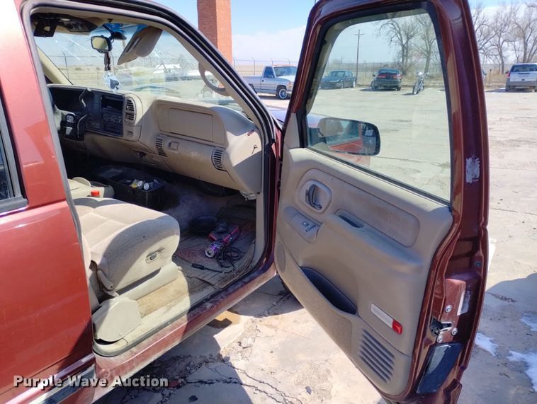 image for item DN6345 1999 GMC Suburban 1500  SUV