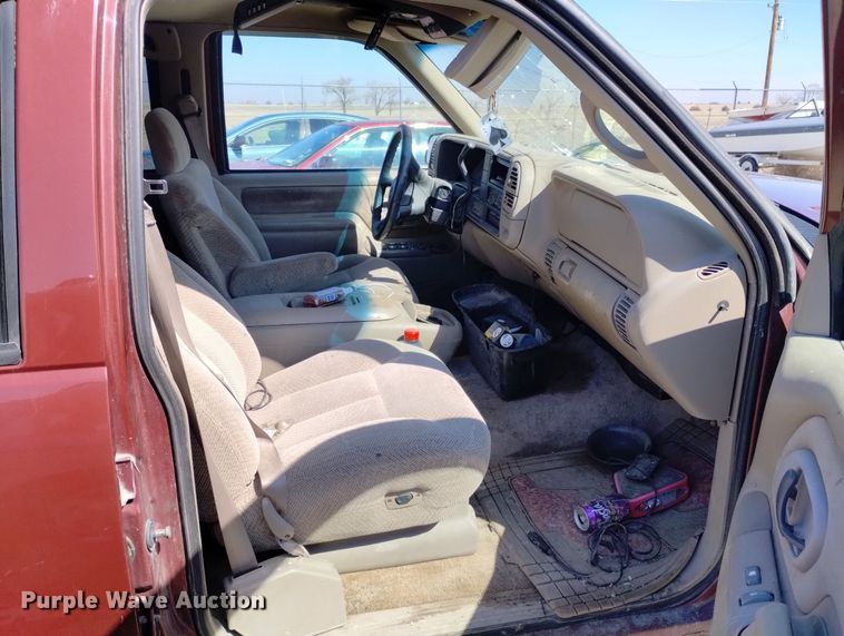 image for item DN6345 1999 GMC Suburban 1500  SUV