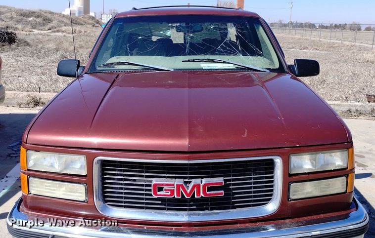 image for item DN6345 1999 GMC Suburban 1500  SUV