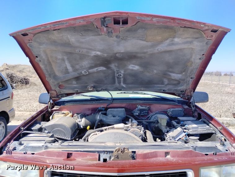 image for item DN6345 1999 GMC Suburban 1500  SUV