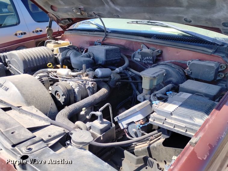 image for item DN6345 1999 GMC Suburban 1500  SUV