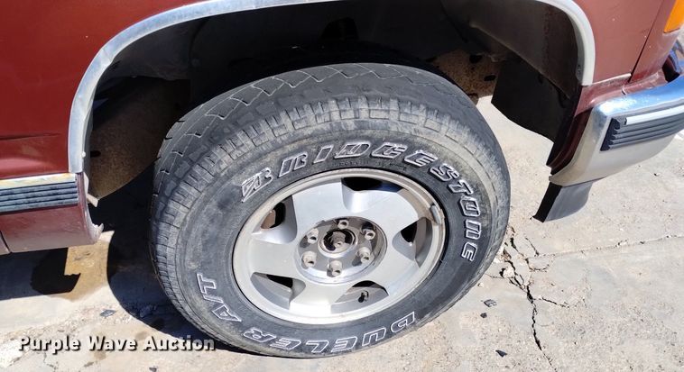 image for item DN6345 1999 GMC Suburban 1500  SUV