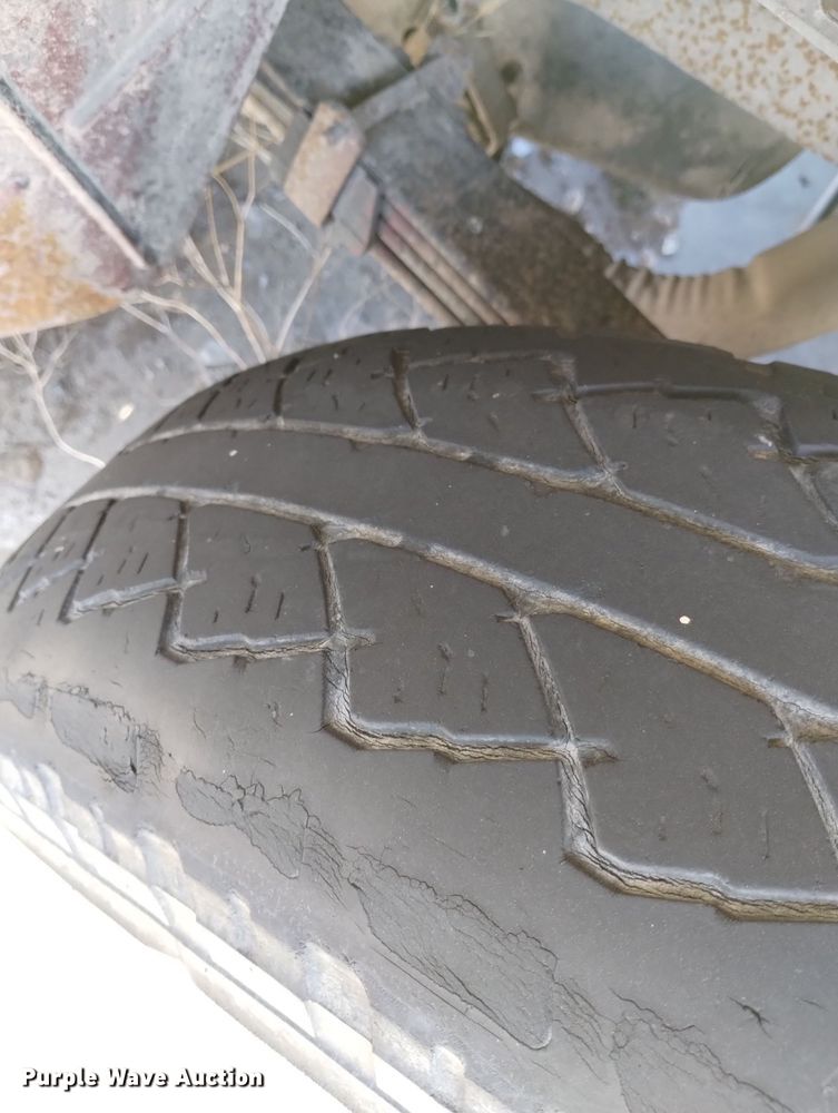 image for item DN6345 1999 GMC Suburban 1500  SUV