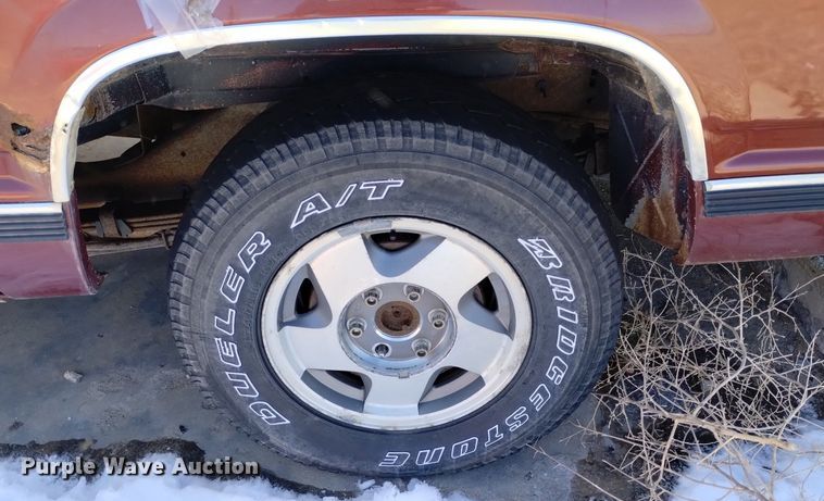 image for item DN6345 1999 GMC Suburban 1500  SUV