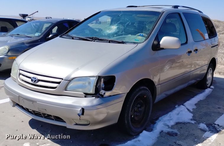 image for item DN6346 2002 Toyota Sienna XLE  van