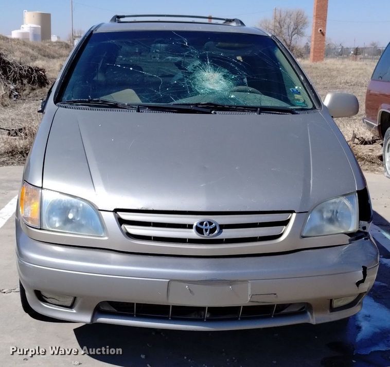 image for item DN6346 2002 Toyota Sienna XLE  van