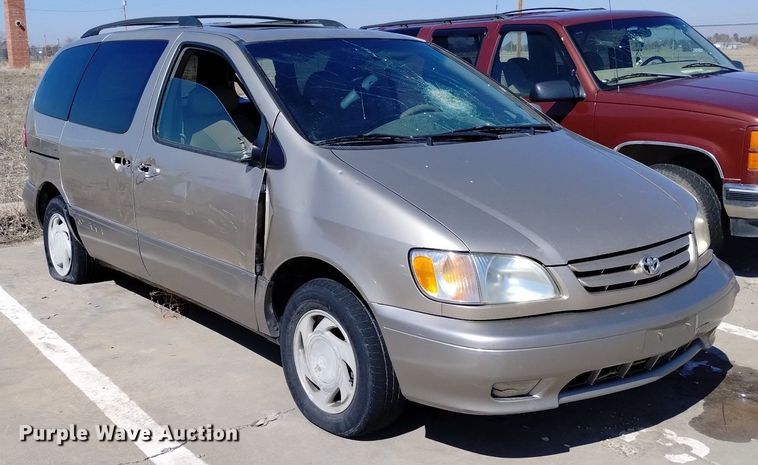 image for item DN6346 2002 Toyota Sienna XLE  van