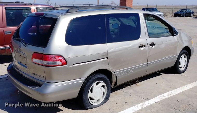 image for item DN6346 2002 Toyota Sienna XLE  van