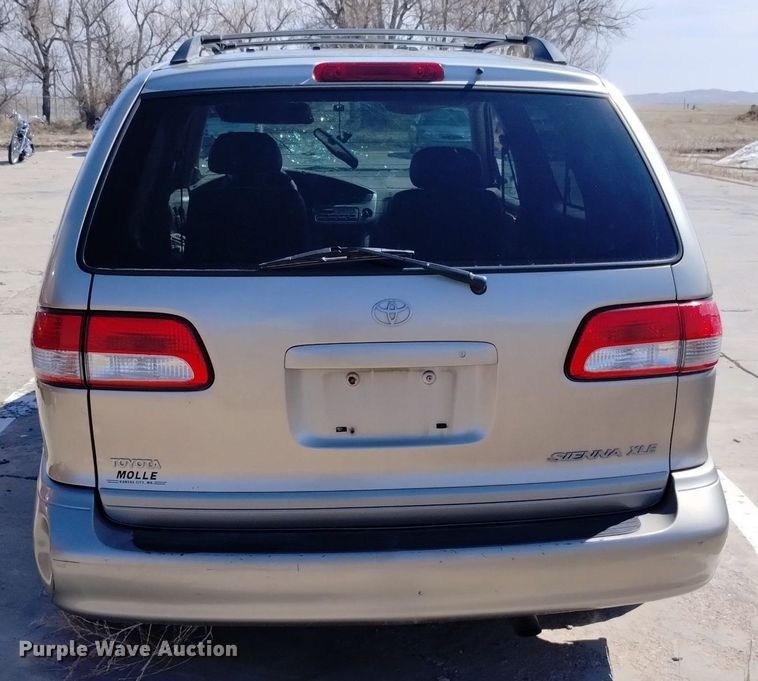 image for item DN6346 2002 Toyota Sienna XLE  van