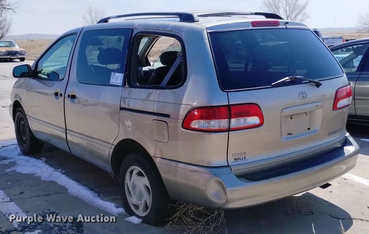 image for item DN6346 2002 Toyota Sienna XLE  van