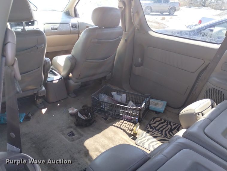 image for item DN6346 2002 Toyota Sienna XLE  van