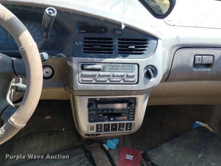 image for item DN6346 2002 Toyota Sienna XLE  van