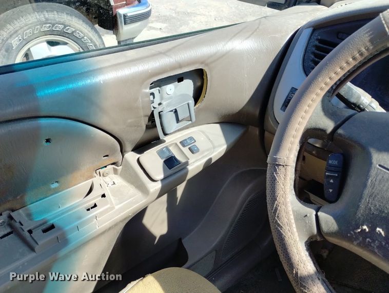 image for item DN6346 2002 Toyota Sienna XLE  van