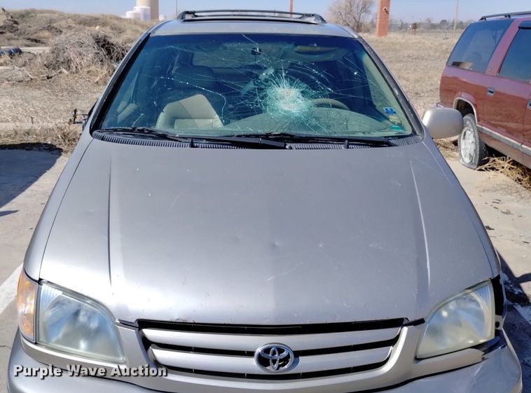 image for item DN6346 2002 Toyota Sienna XLE  van