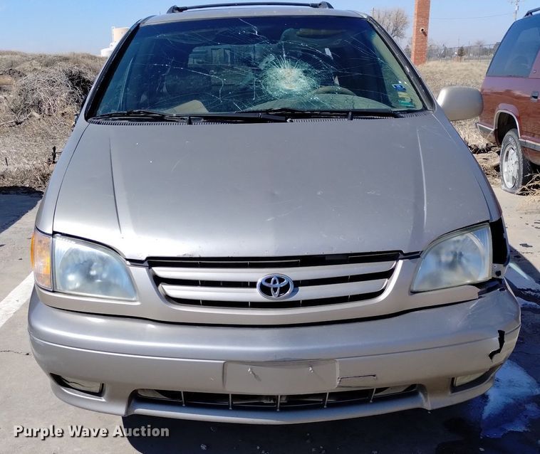 image for item DN6346 2002 Toyota Sienna XLE  van
