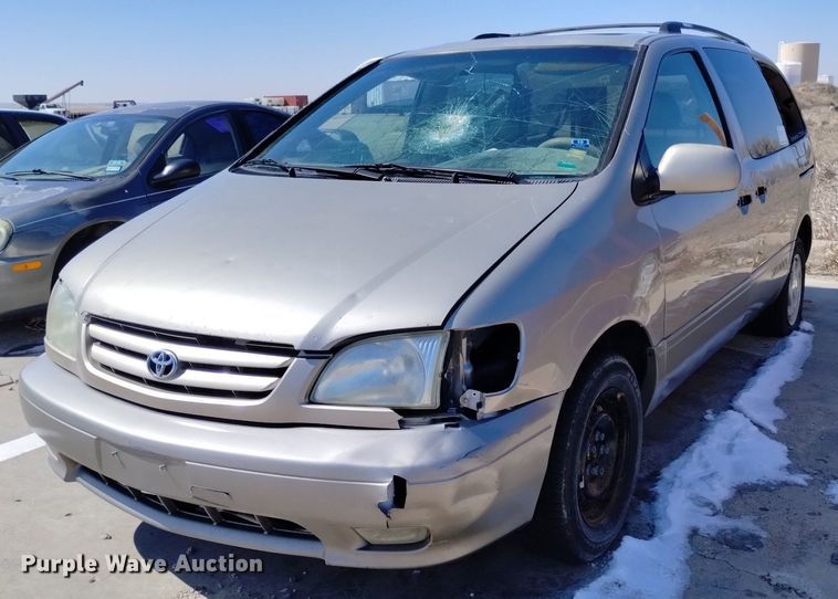 image for item DN6346 2002 Toyota Sienna XLE  van