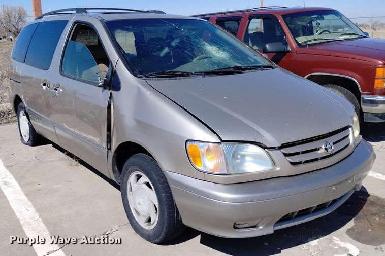 image for item DN6346 2002 Toyota Sienna XLE  van