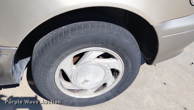 image for item DN6346 2002 Toyota Sienna XLE  van