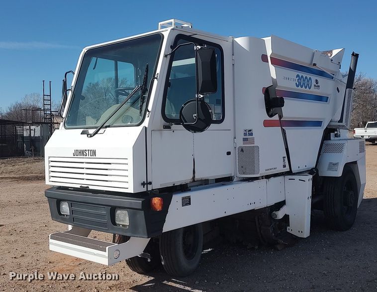 image for item DO3754 2004 Johnston 3000  street sweeper truck