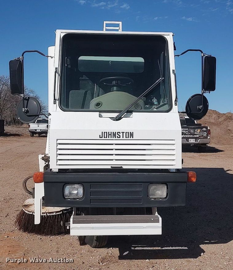 image for item DO3754 2004 Johnston 3000  street sweeper truck