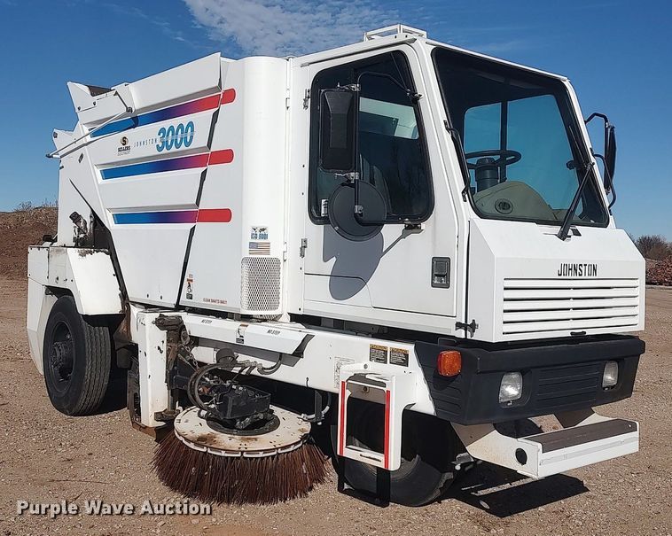 image for item DO3754 2004 Johnston 3000  street sweeper truck