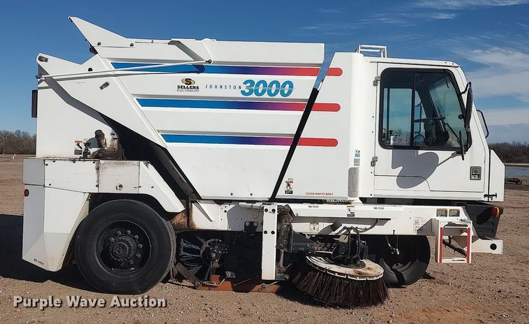 image for item DO3754 2004 Johnston 3000  street sweeper truck
