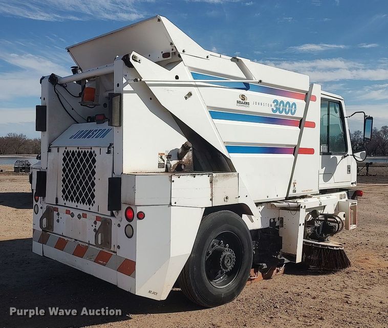 image for item DO3754 2004 Johnston 3000  street sweeper truck