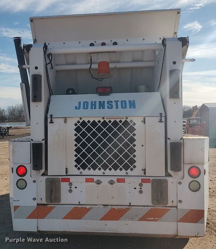 image for item DO3754 2004 Johnston 3000  street sweeper truck