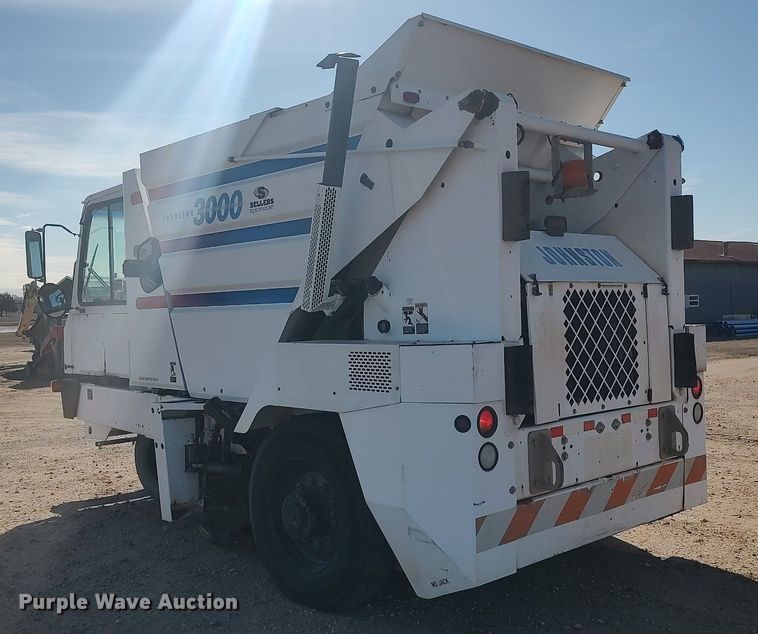 image for item DO3754 2004 Johnston 3000  street sweeper truck