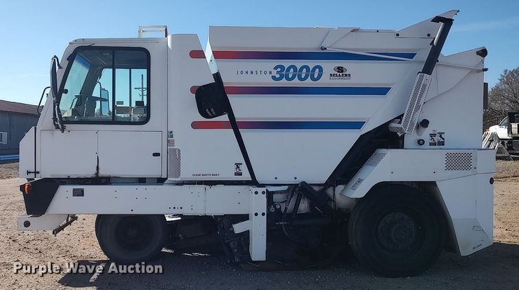 image for item DO3754 2004 Johnston 3000  street sweeper truck