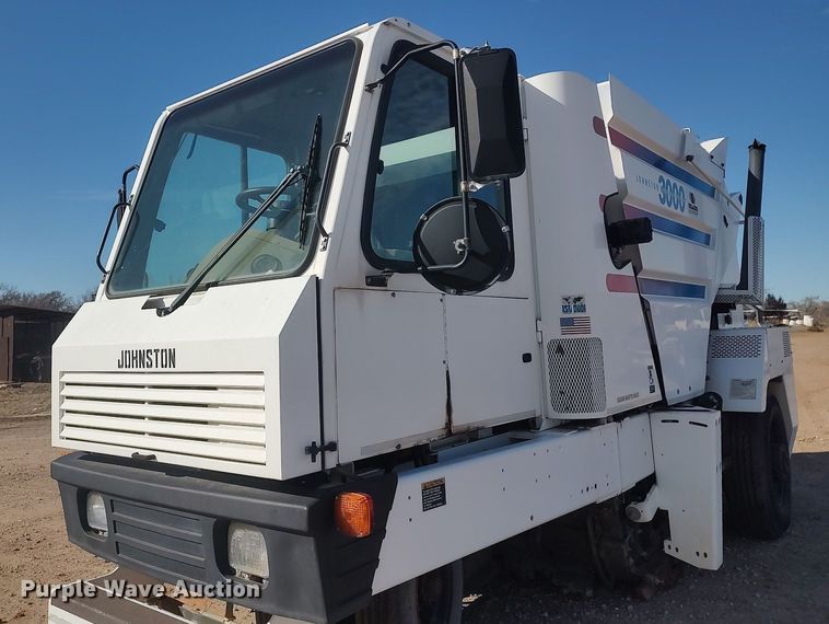 image for item DO3754 2004 Johnston 3000  street sweeper truck